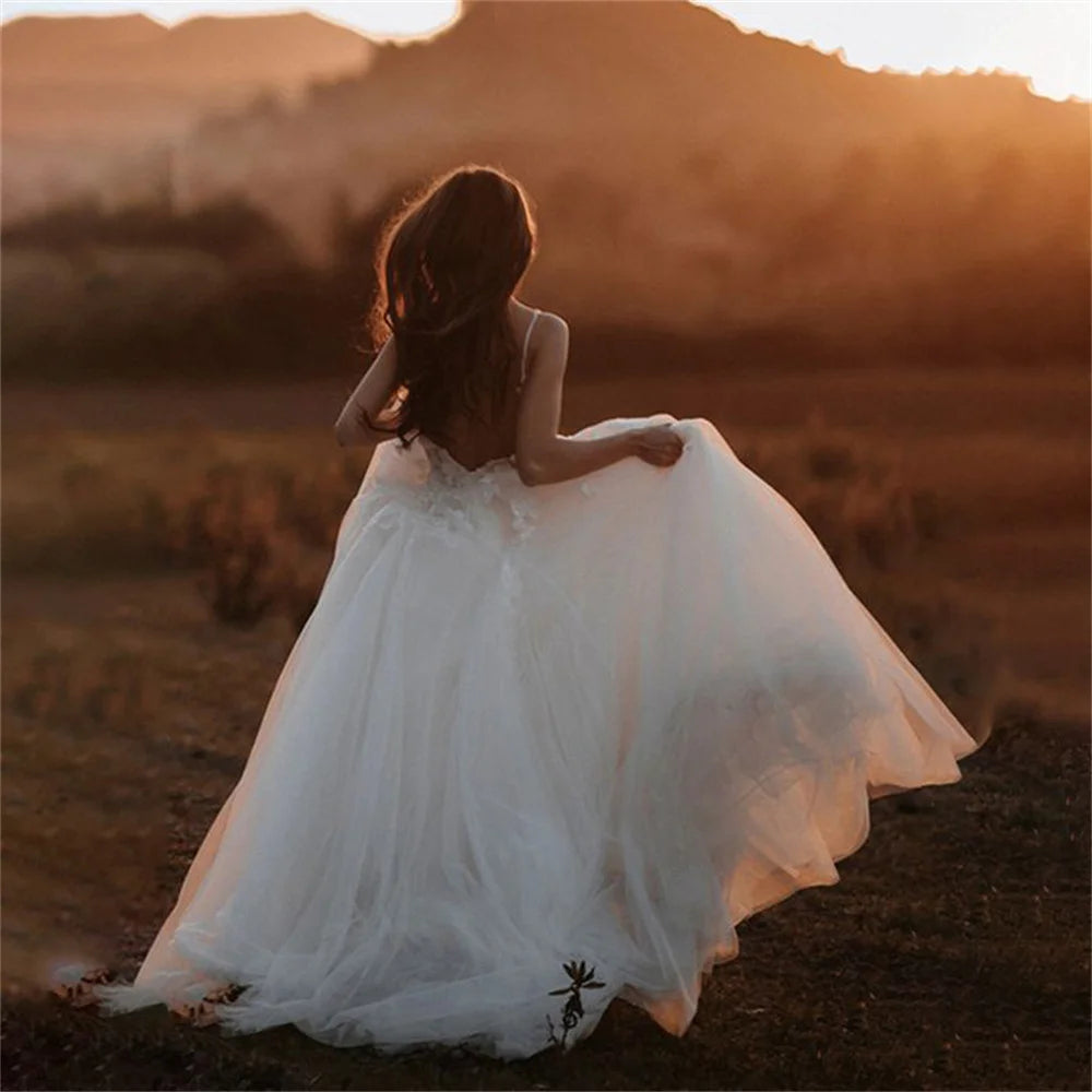 13439# Spaghetti Straps V Neck Sleeveless Vestido De Novia Bohemian Lace Outdoor Sweep Train Wedding Dress Bride Gown