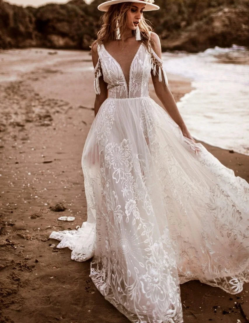 11774#Elegant Bohemian Open Back Sweep Train Sleeveless Beach Lace Deep V-Neck Sexy Wedding Dress Wedding Bridal Gown