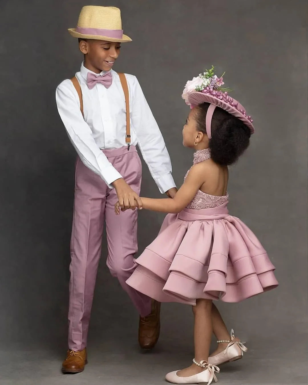 2026 Blush Pink Flower Girls Dresses for Weddings Halter Appliqued Knee Length Tiered Birthday Children Girl Pageant Gowns MF442