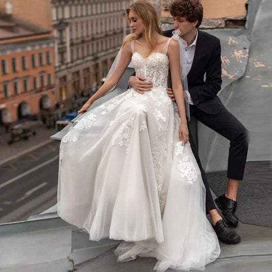 13835# Elegant Sleeveless Tulle Wedding Dress With Bones 2022 Fashion Sweetheart Neck Bridal Gown Lace Appliques Button Train