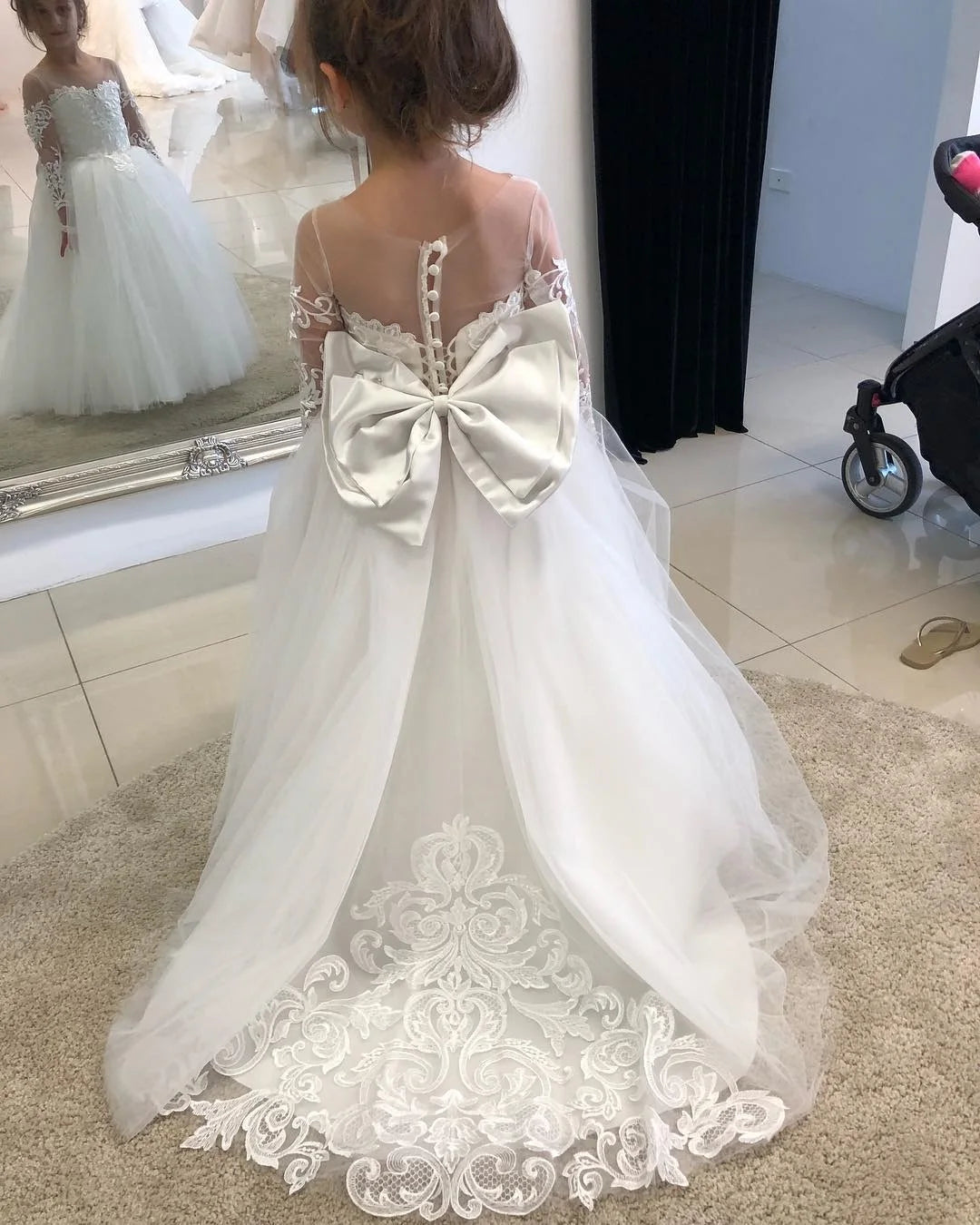 V Neck Wedding Guest Kids Bridesmaid With Bow Lace Appliqued Long Sleeve White Ivory Flower Girl Dresses MF121