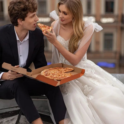 13835# Elegant Sleeveless Tulle Wedding Dress With Bones 2022 Fashion Sweetheart Neck Bridal Gown Lace Appliques Button Train