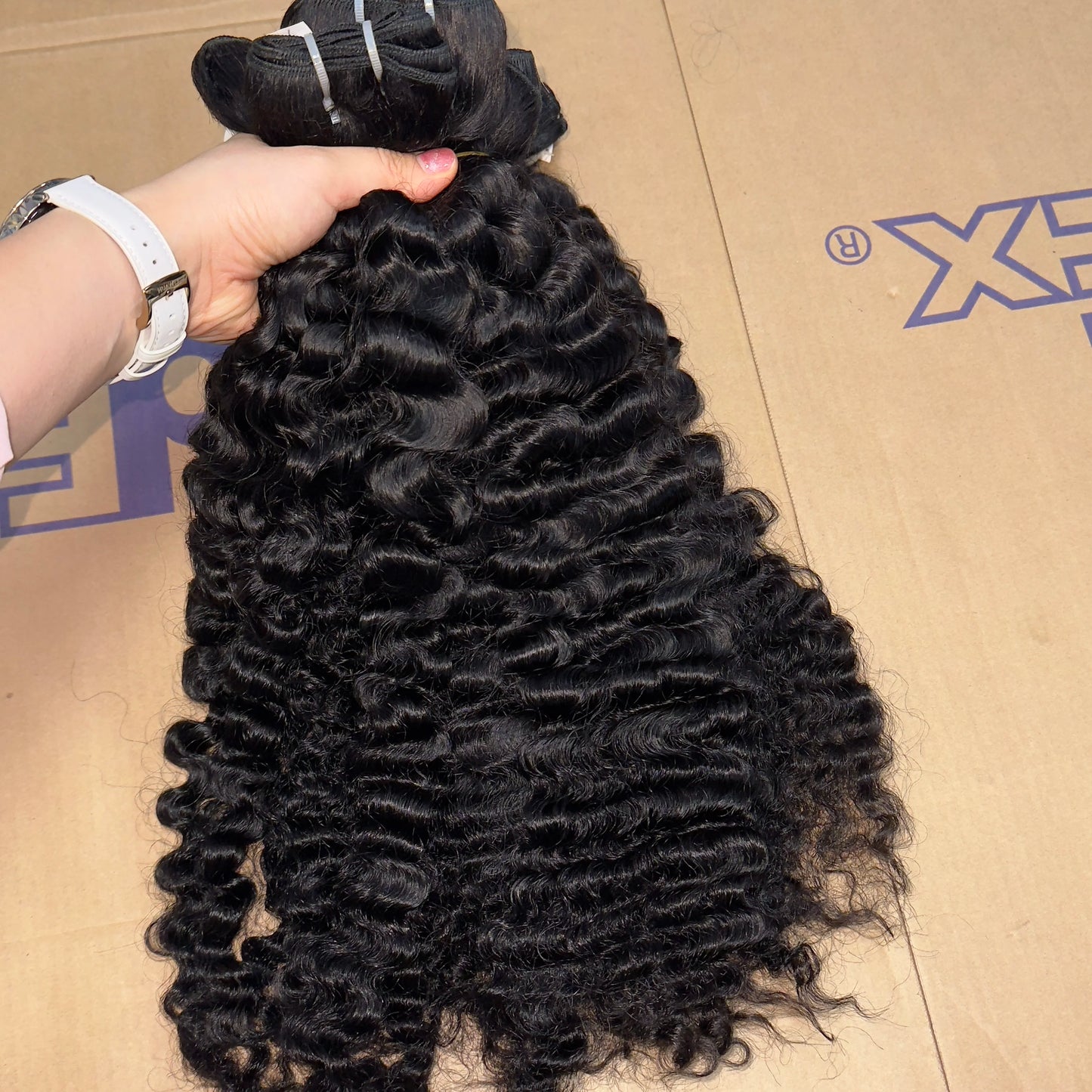 Wholesale Raw Human Hair Burmese Curly Natural Wavy Remy Hair Grade Virgin Cuticle Aligned Cambodian Straight Hair Extensions