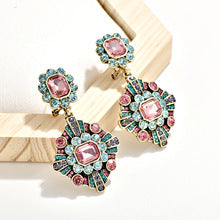 Niche Antique Double Snake Crystal Brooch for Women, Vintage Jewelry with a Light Luxury Design, Palace-Style Crystal Zodiac Double Snake Brooch
