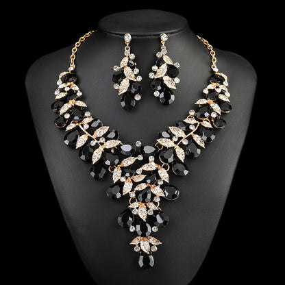 Source Factory European and American Accessories Exaggerated Retro Necklace suit Women Luxury Crystal Banquet Dress Accessories Collarbone Chain