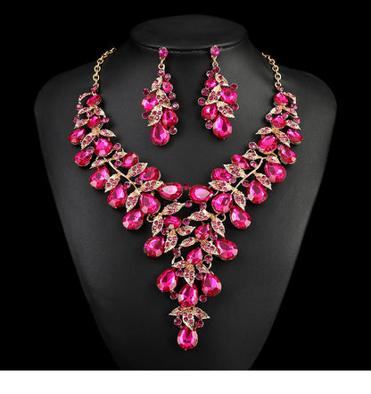 Source Factory European and American Accessories Exaggerated Retro Necklace suit Women Luxury Crystal Banquet Dress Accessories Collarbone Chain