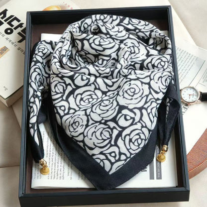 2026 New Style Warm Square Scarf with Magnetic Buckle, Triangular Silk Scarf, Cotton Scarf for Women, Stylish Neck Warmer for Spring, Autumn, and Winter, Versatile and Elegant