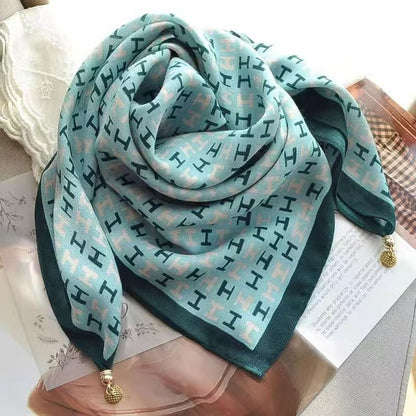 2026 New Style Warm Square Scarf with Magnetic Buckle, Triangular Silk Scarf, Cotton Scarf for Women, Stylish Neck Warmer for Spring, Autumn, and Winter, Versatile and Elegant