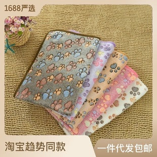 Cross-border pet blanket mat cat and dog flannel blanket autumn and winter warm blanket pet sleeping mat wholesale