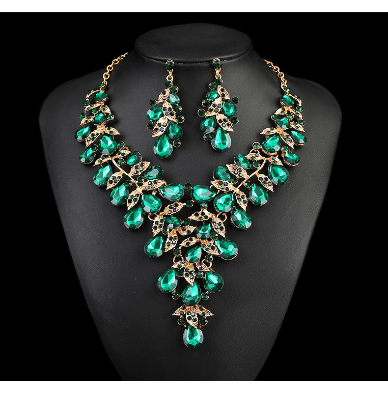 Source Factory European and American Accessories Exaggerated Retro Necklace suit Women Luxury Crystal Banquet Dress Accessories Collarbone Chain