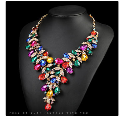 Source Factory European and American Accessories Exaggerated Retro Necklace suit Women Luxury Crystal Banquet Dress Accessories Collarbone Chain