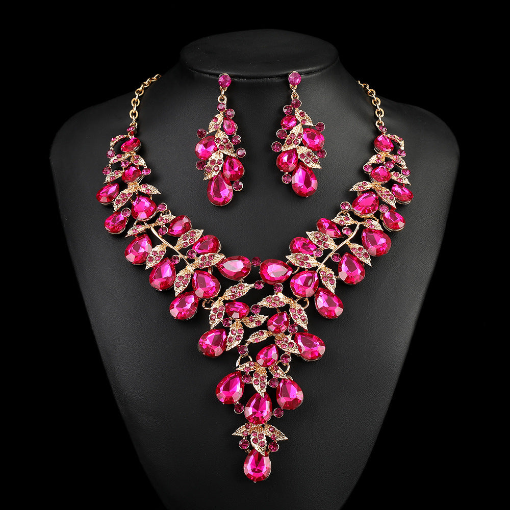Source Factory European and American Accessories Exaggerated Retro Necklace suit Women Luxury Crystal Banquet Dress Accessories Collarbone Chain