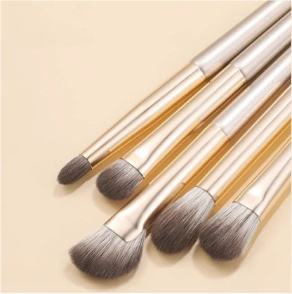 New Makeup Brush Set of 15 Gold-Plated Brushes, Complete Set of Soft-Bristled Eye Shadow Brushes, Ready for Makeup Application