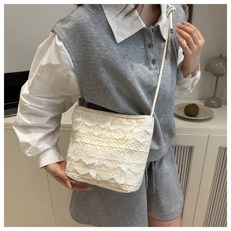 High-Looking and Large-Capacity Women's Small Square Bag 2025 Summer New Fashion Cute Lace Armpit Bag Commuter Shoulder Bag