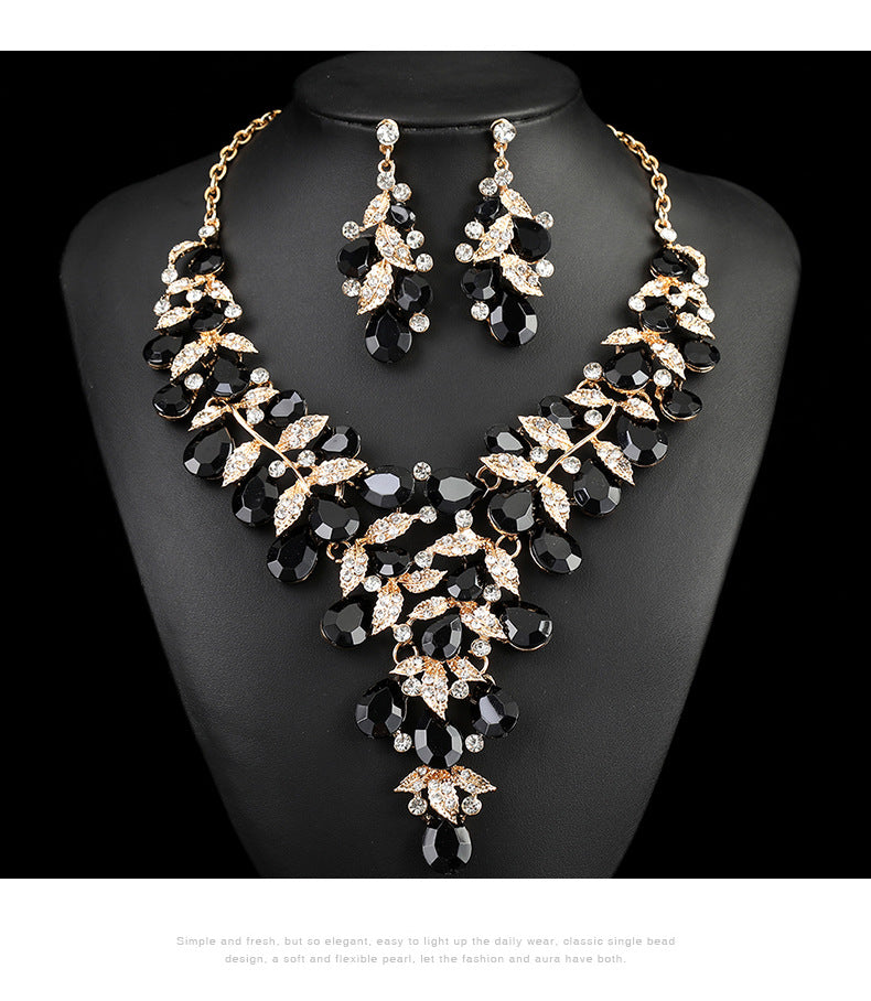 Source Factory European and American Accessories Exaggerated Retro Necklace suit Women Luxury Crystal Banquet Dress Accessories Collarbone Chain