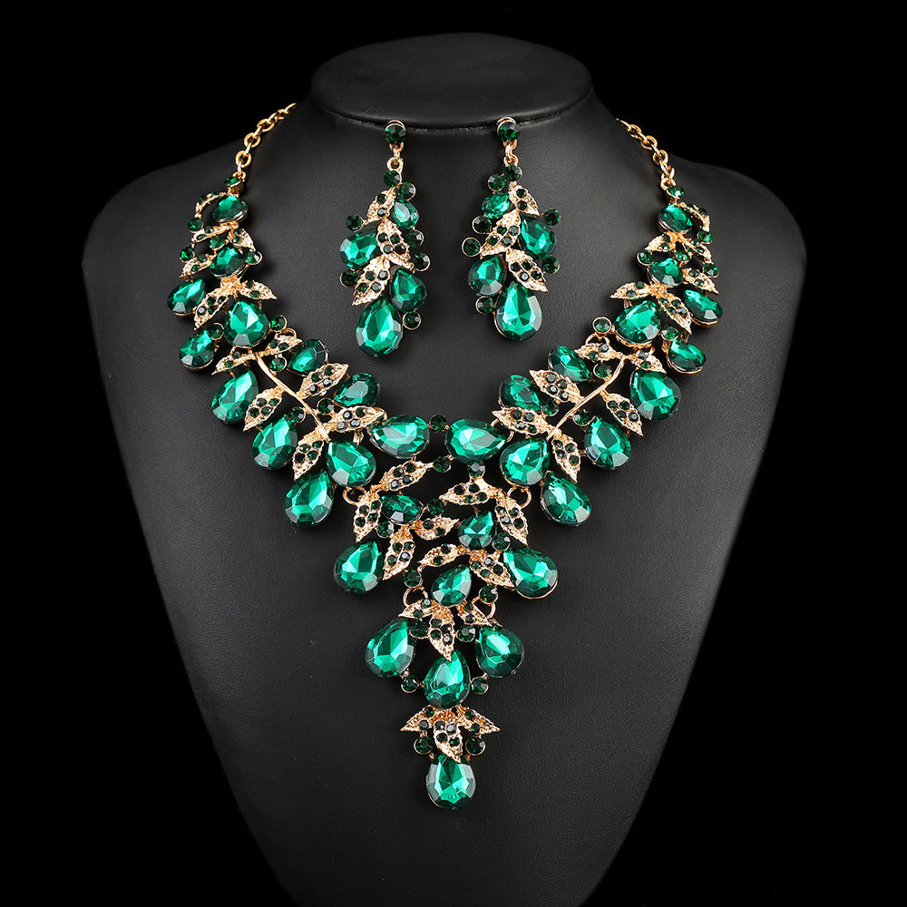Source Factory European and American Accessories Exaggerated Retro Necklace suit Women Luxury Crystal Banquet Dress Accessories Collarbone Chain
