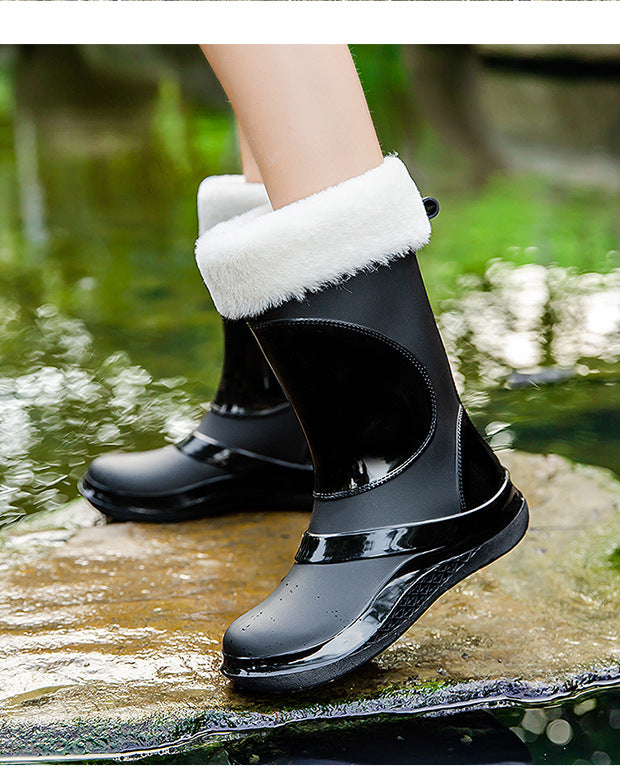 Rain Boots for Women, New Fashionable Waterproof Shoes, Mid-Calf Outdoor Rain Boots for Beachcombing, Trendy Non-Slip Waterproof Slip-On Rubber Shoes