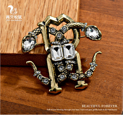 Niche Antique Double Snake Crystal Brooch for Women, Vintage Jewelry with a Light Luxury Design, Palace-Style Crystal Zodiac Double Snake Brooch