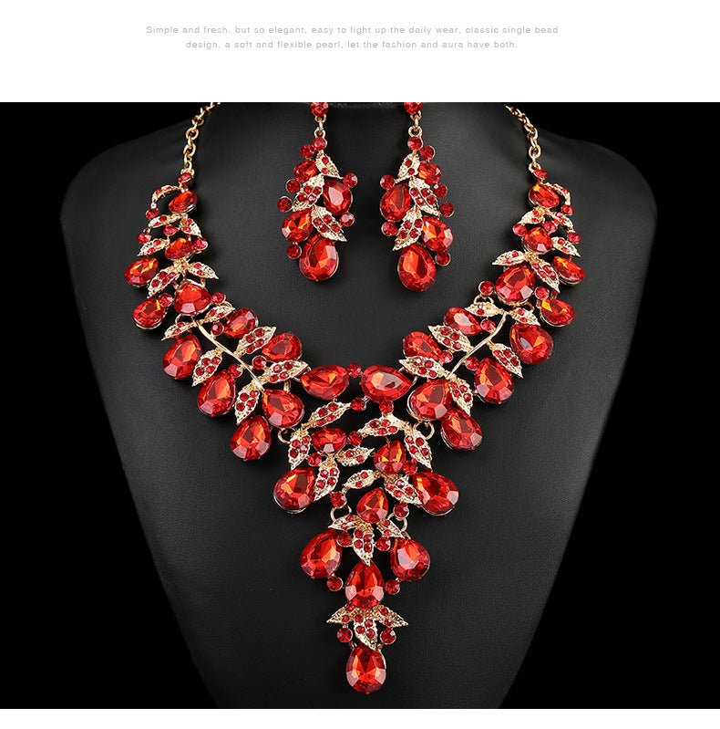 Source Factory European and American Accessories Exaggerated Retro Necklace suit Women Luxury Crystal Banquet Dress Accessories Collarbone Chain