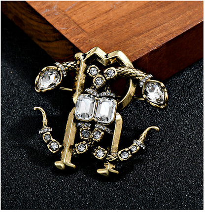 Niche Antique Double Snake Crystal Brooch for Women, Vintage Jewelry with a Light Luxury Design, Palace-Style Crystal Zodiac Double Snake Brooch