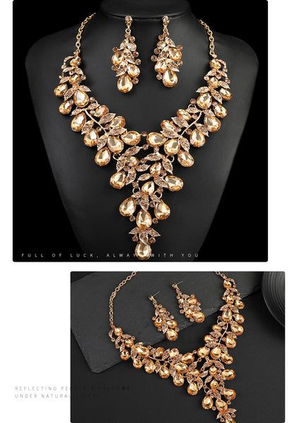 Source Factory European and American Accessories Exaggerated Retro Necklace suit Women Luxury Crystal Banquet Dress Accessories Collarbone Chain