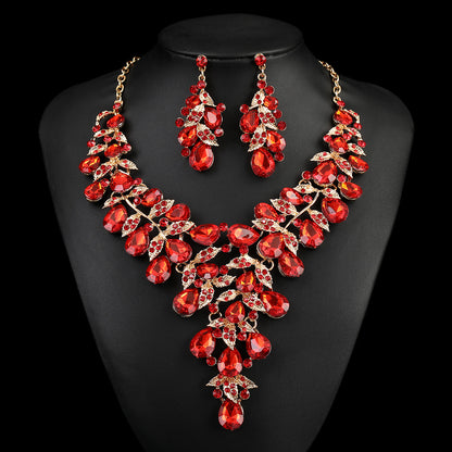 Source Factory European and American Accessories Exaggerated Retro Necklace suit Women Luxury Crystal Banquet Dress Accessories Collarbone Chain
