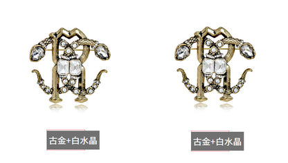 Niche Antique Double Snake Crystal Brooch for Women, Vintage Jewelry with a Light Luxury Design, Palace-Style Crystal Zodiac Double Snake Brooch