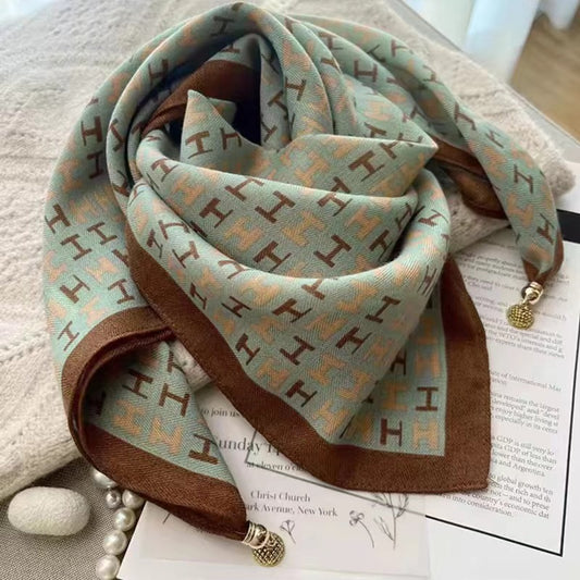 2026 New Style Warm Square Scarf with Magnetic Buckle, Triangular Silk Scarf, Cotton Scarf for Women, Stylish Neck Warmer for Spring, Autumn, and Winter, Versatile and Elegant