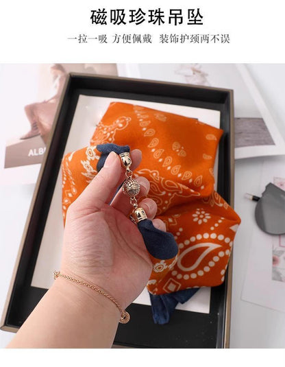 2026 New Style Warm Square Scarf with Magnetic Buckle, Triangular Silk Scarf, Cotton Scarf for Women, Stylish Neck Warmer for Spring, Autumn, and Winter, Versatile and Elegant