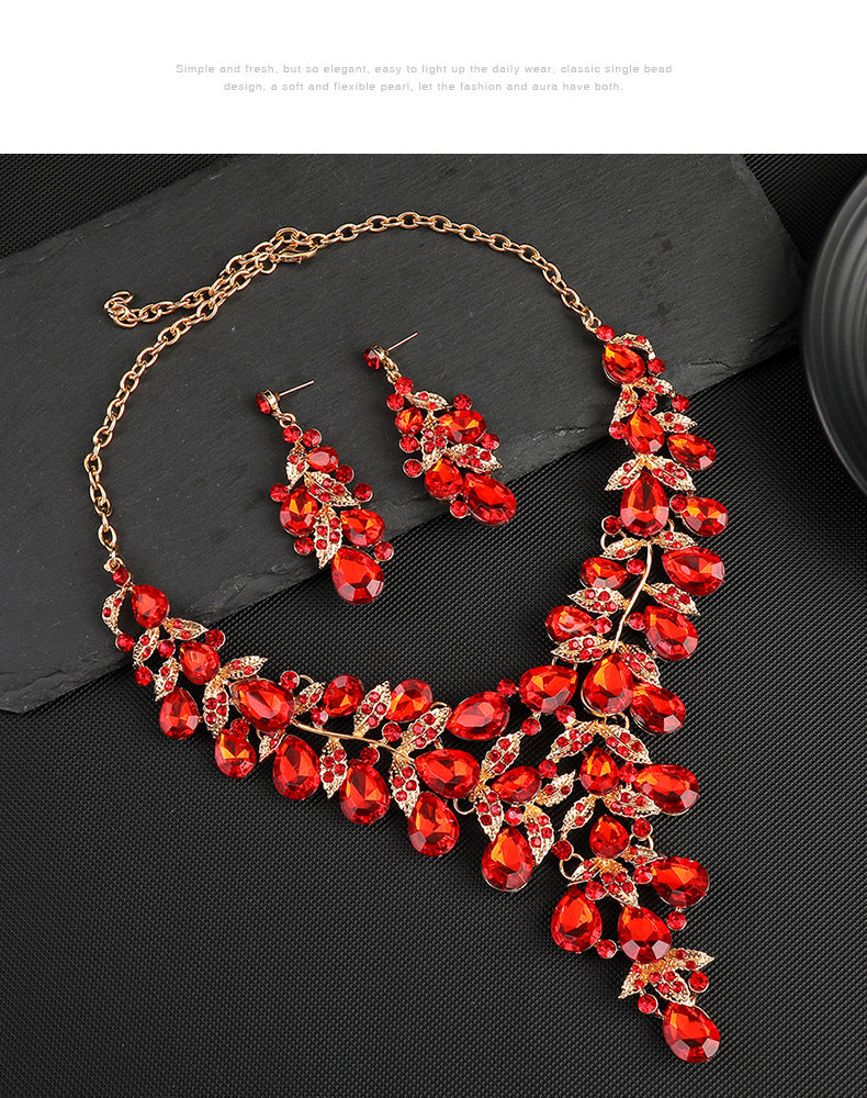 Source Factory European and American Accessories Exaggerated Retro Necklace suit Women Luxury Crystal Banquet Dress Accessories Collarbone Chain