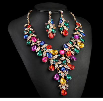 Source Factory European and American Accessories Exaggerated Retro Necklace suit Women Luxury Crystal Banquet Dress Accessories Collarbone Chain