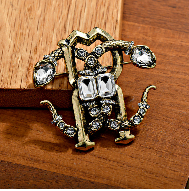 Niche Antique Double Snake Crystal Brooch for Women, Vintage Jewelry with a Light Luxury Design, Palace-Style Crystal Zodiac Double Snake Brooch