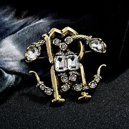 Niche Antique Double Snake Crystal Brooch for Women, Vintage Jewelry with a Light Luxury Design, Palace-Style Crystal Zodiac Double Snake Brooch