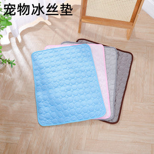 Cross-border pet blanket mat cat and dog flannel blanket autumn and winter warm blanket pet sleeping mat wholesale