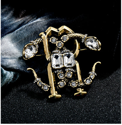 Niche Antique Double Snake Crystal Brooch for Women, Vintage Jewelry with a Light Luxury Design, Palace-Style Crystal Zodiac Double Snake Brooch