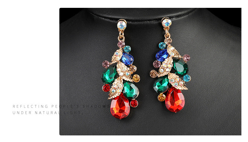 Source Factory European and American Accessories Exaggerated Retro Necklace suit Women Luxury Crystal Banquet Dress Accessories Collarbone Chain