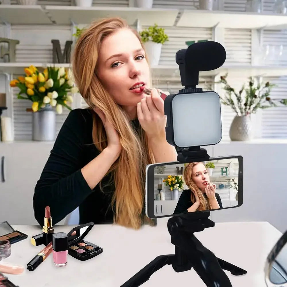 Smartphone Vlogging Kit With Tripod Phone Holder Mini Microphone LED Fill Light Starter For TikTok Live Stream Video YouTube