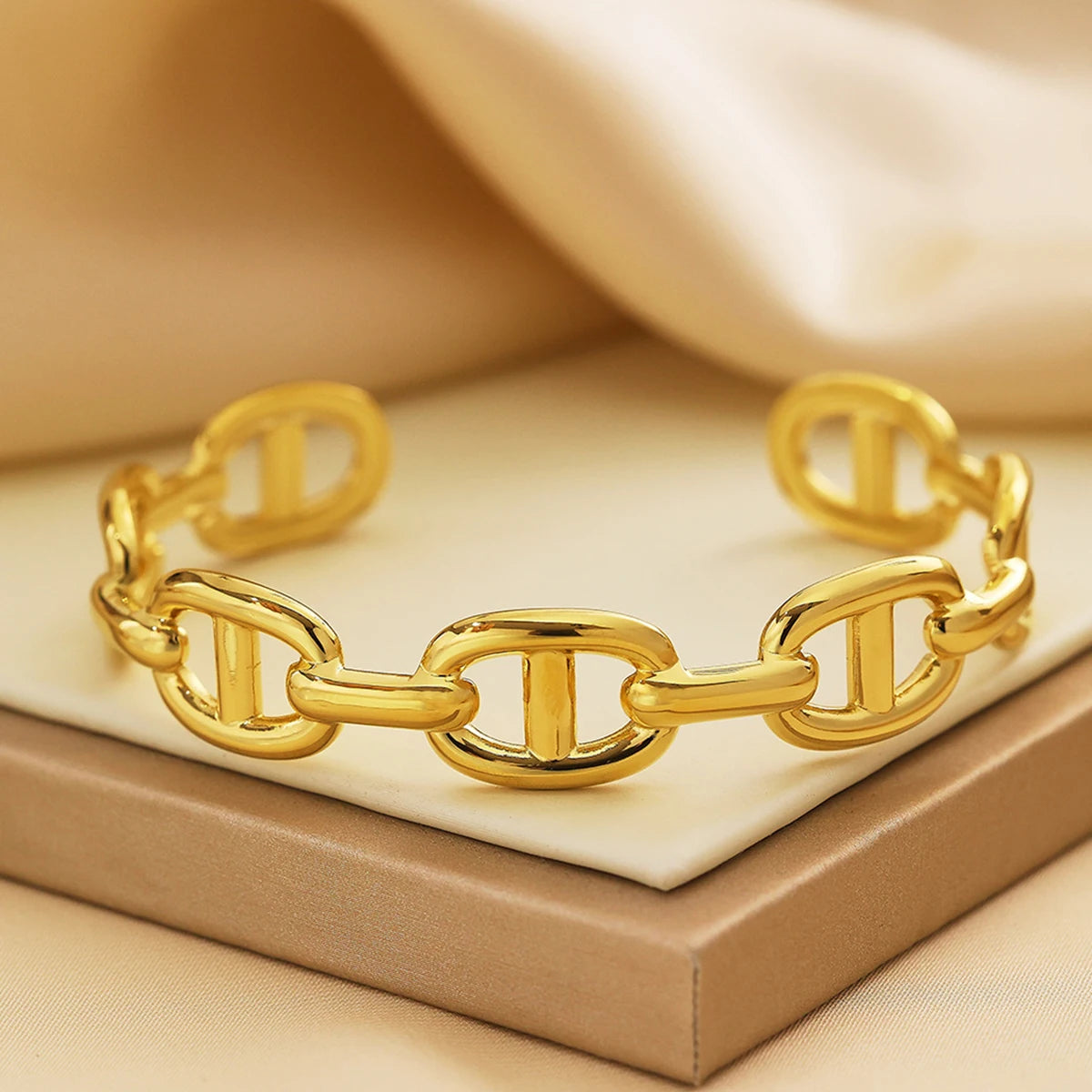 Stainless Steel Bracelet New Premium Unique Design Light Luxury Symbol Engraved Bracelet For Women Jewelry Exquisite Party Gifts