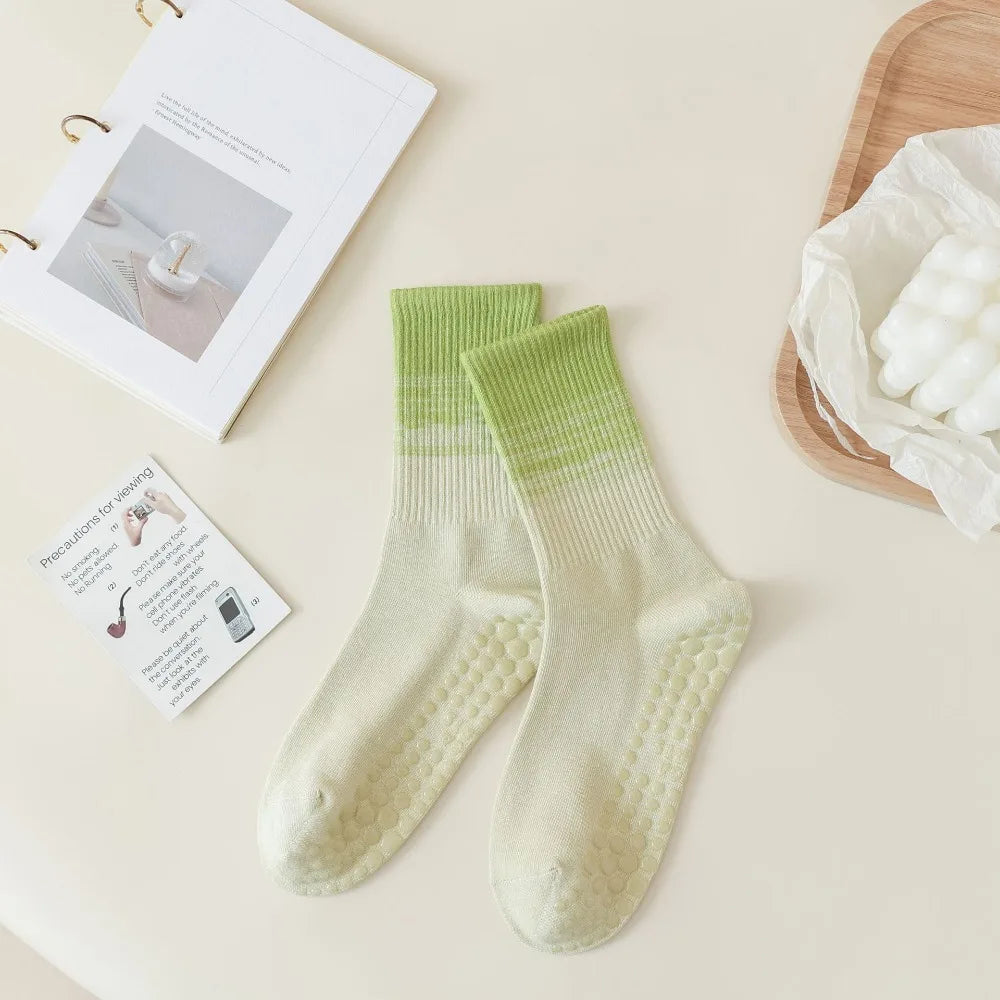 New Non-Slip Yoga Pilates Socks Gradient Color Silicone Grips Mid-Calf Socks Breathable Combed Cotton Sports Dance Socks Women