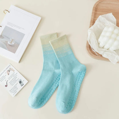 New Non-Slip Yoga Pilates Socks Gradient Color Silicone Grips Mid-Calf Socks Breathable Combed Cotton Sports Dance Socks Women