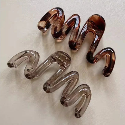 1Pc Women's Y2K Wavy High Glossy Amber Brown 4.13in Large Lightweight Plastic Hair Clip, Elegant and Minimalistic Hair Accessory
