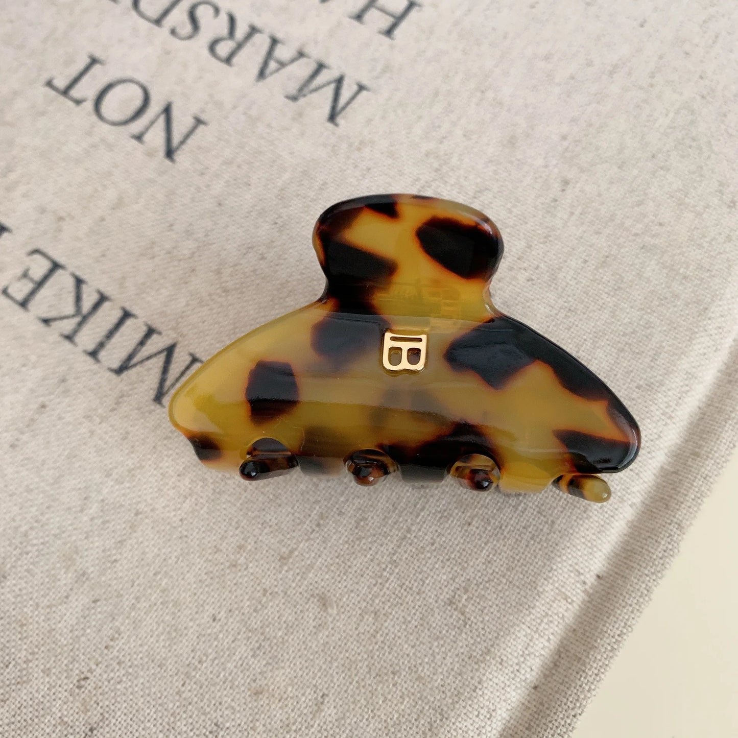 Acetate Letter B Hair Clip Curved Design High Ponytail Claw for Teens Cute Korean Fashion Hair Accessory Secure Hold Daily