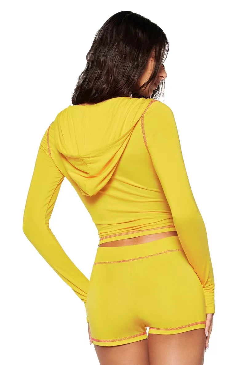 Herren-Set aus Kapuzenjacke mit Reißverschluss und Shorts – Sportbekleidung mit Buchstabenprint