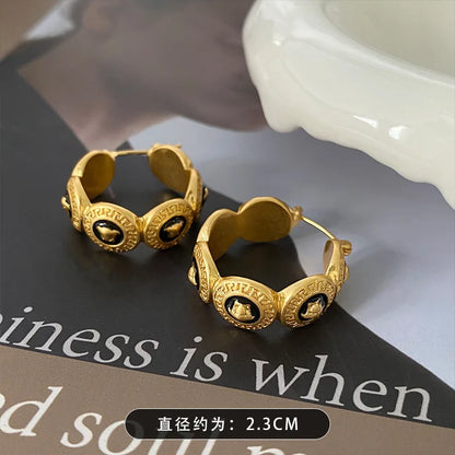 Classical Metal Retro Portrait Earrings Luxurious Fashion French Portrait Striped Circle Earstud Italian Handmade Palace Jewelry