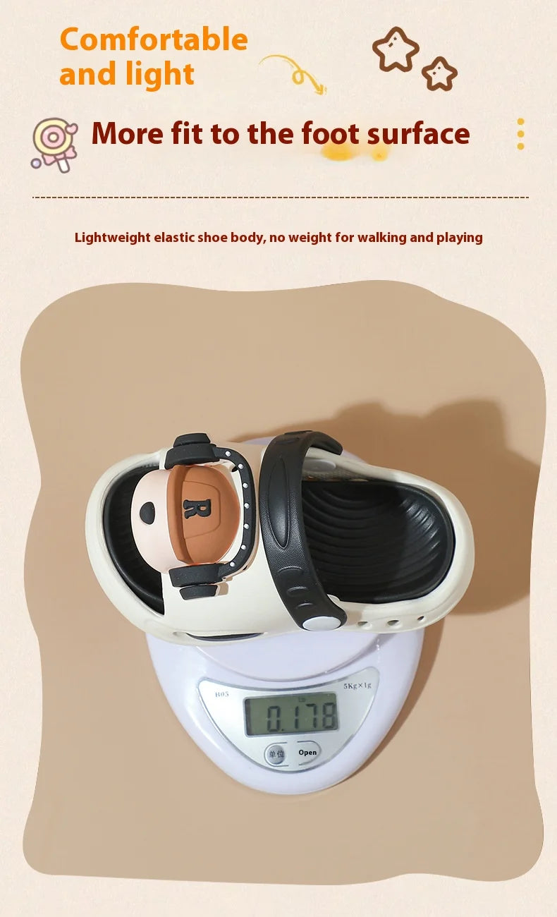 Children's Flip Flops, Anti Slip and Lightweight, Children's Hole Shoes, Soft Soled Cartoon Beach Shoes for Boys and Girls