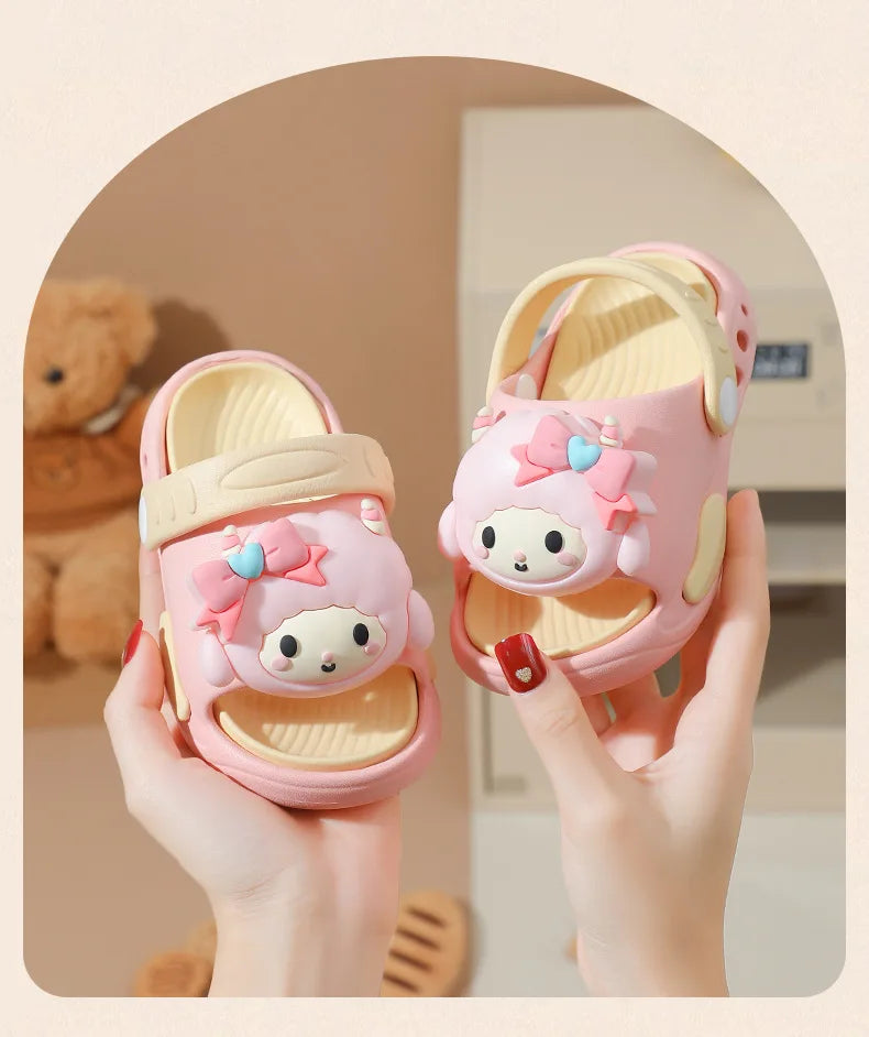 Children's Flip Flops, Anti Slip and Lightweight, Children's Hole Shoes, Soft Soled Cartoon Beach Shoes for Boys and Girls