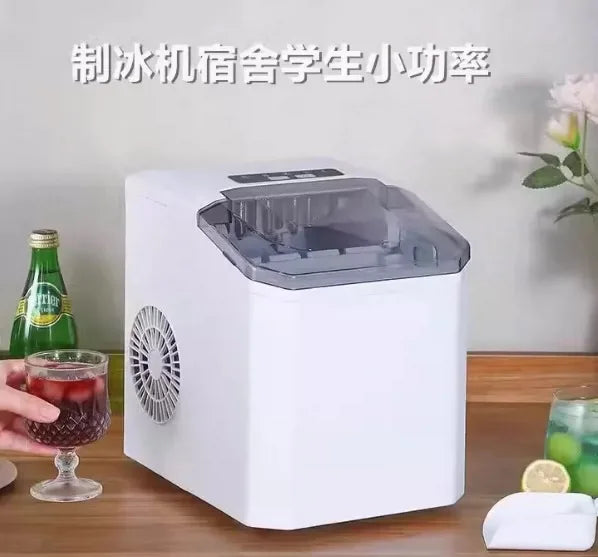 Haushaltsüblicher, einfacher Eiswürfelbereiter aus Edelstahl und Kunststoff mit Ein-Knopf-Bedienung, auch für den gewerblichen Einsatz geeignet.