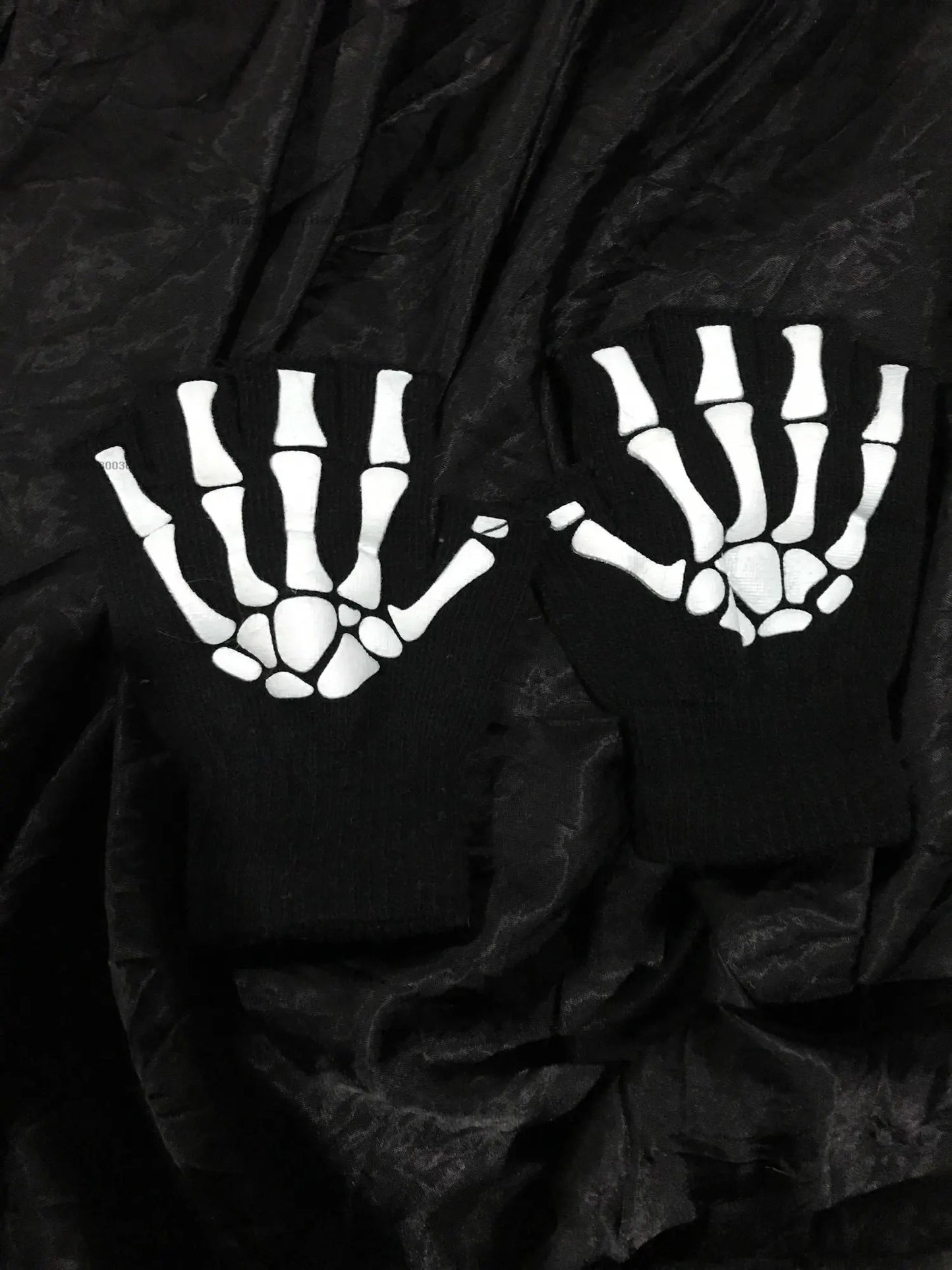 1pair New 5-11T Kids Halloween Skeleton Skull Half Finger Luminous Punk Gloves Winter Skull Fingerless Black Mitten