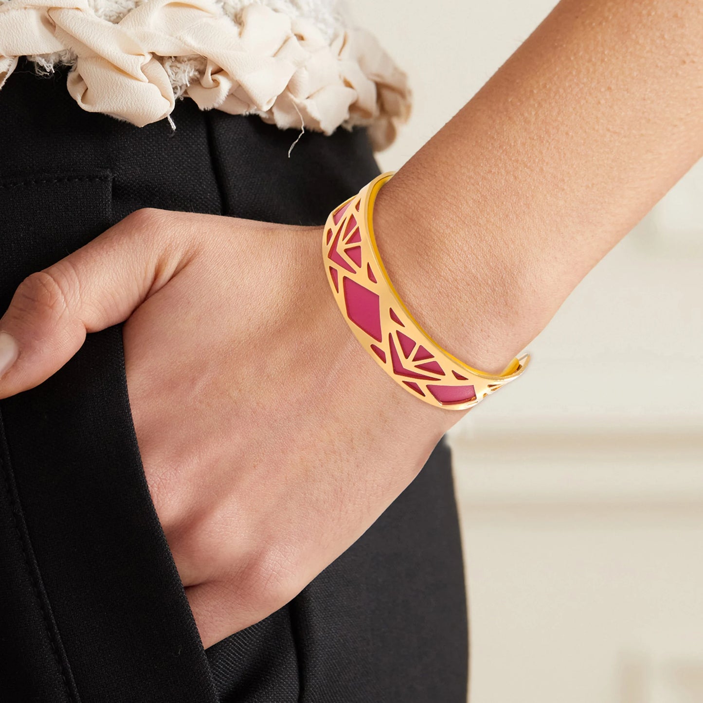 Hollow double-sided leather replaceable women's light luxury style golden jewelry gift banquet daily wear open bracelet