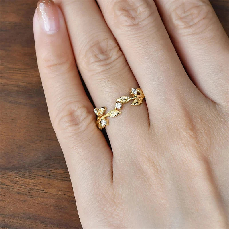 Huitan Exquisite Gold Color Leaf Ring for Women Inlaid Crystal CZ Stone Luxury Fashion Bridal Wedding Party Accessories Jewelry